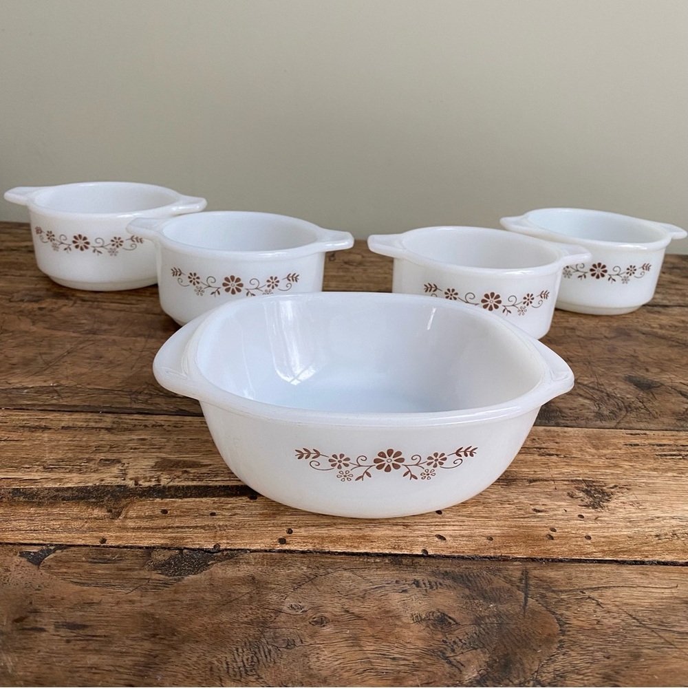 PYROREY DYNAWARE Brown Daisy Set: 4 Bowls & 1 Casserole Dish Mexican Pyrex